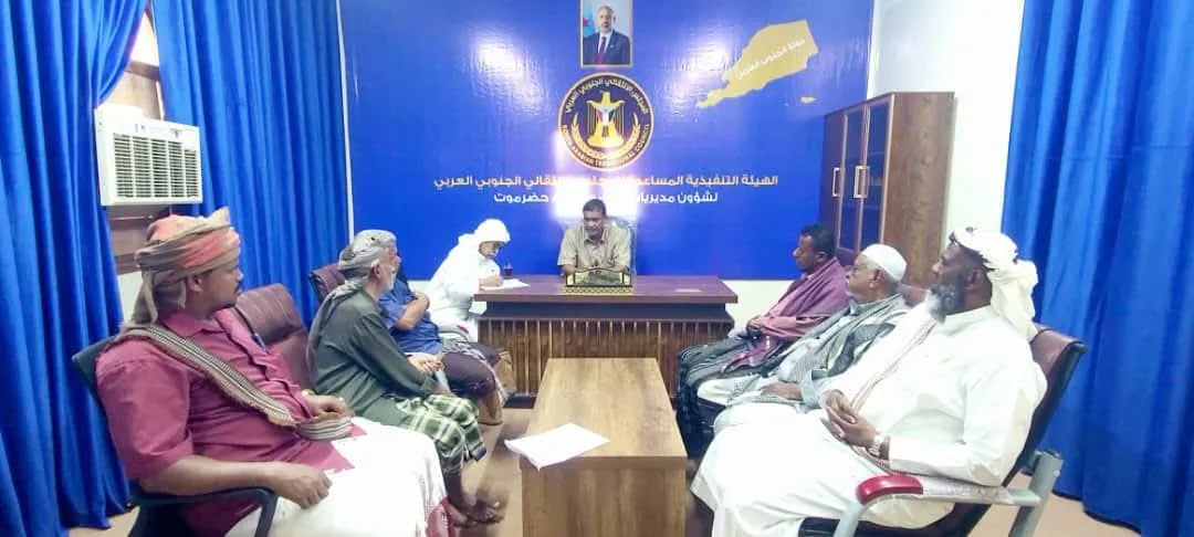 التميمي يلتقي باتيس والكثيري لمناقشة تعزيز العمل المشترك بوادي وصحراء حضرموت