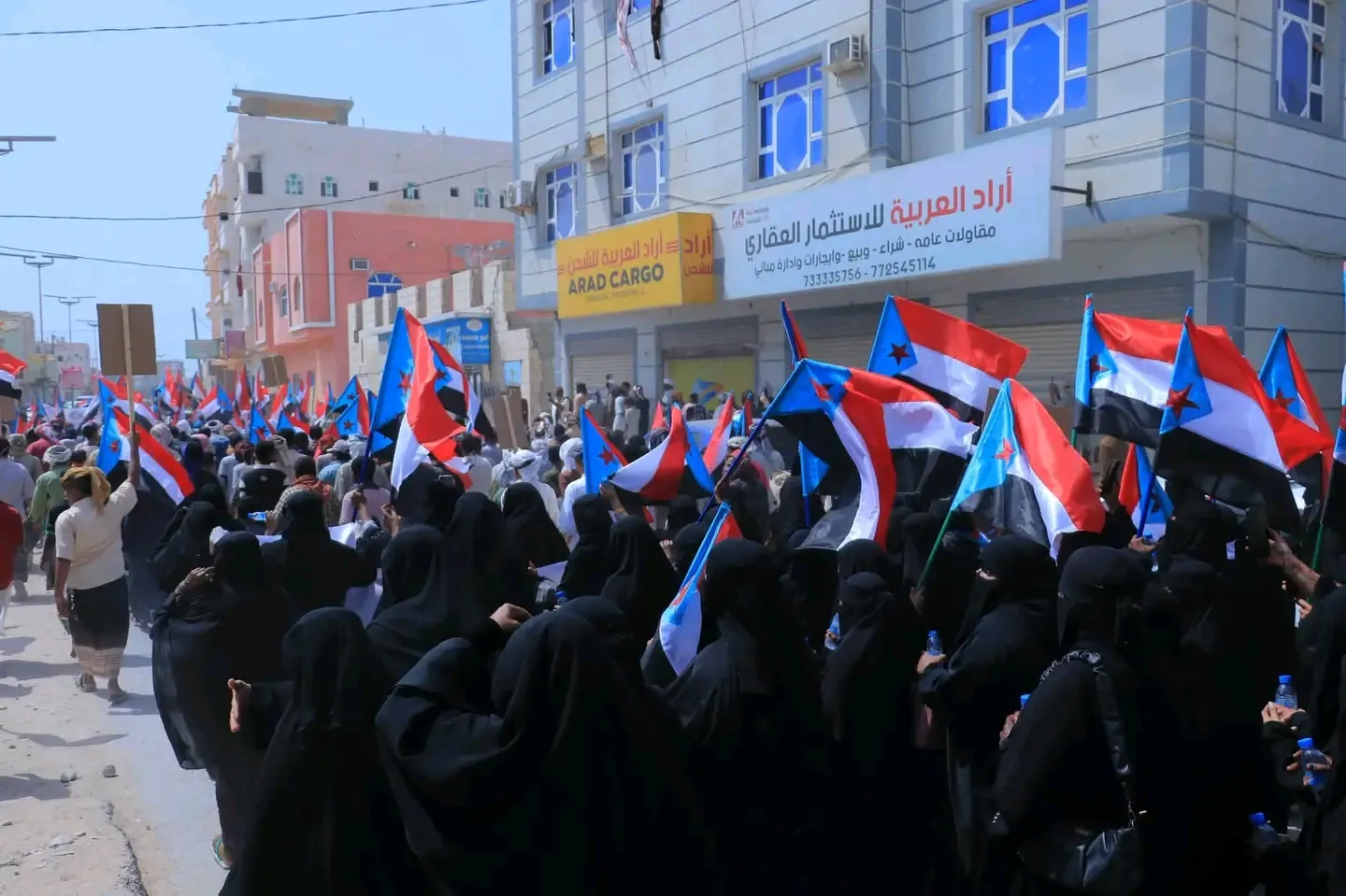 تأكيداً على رفض الوصاية والاحتلال.. انتقالي المهرة ينظم مسيرة جماهيرية حاشدة بالعاصمة الغيضة ضمن برنامج التصعيد الشعبي