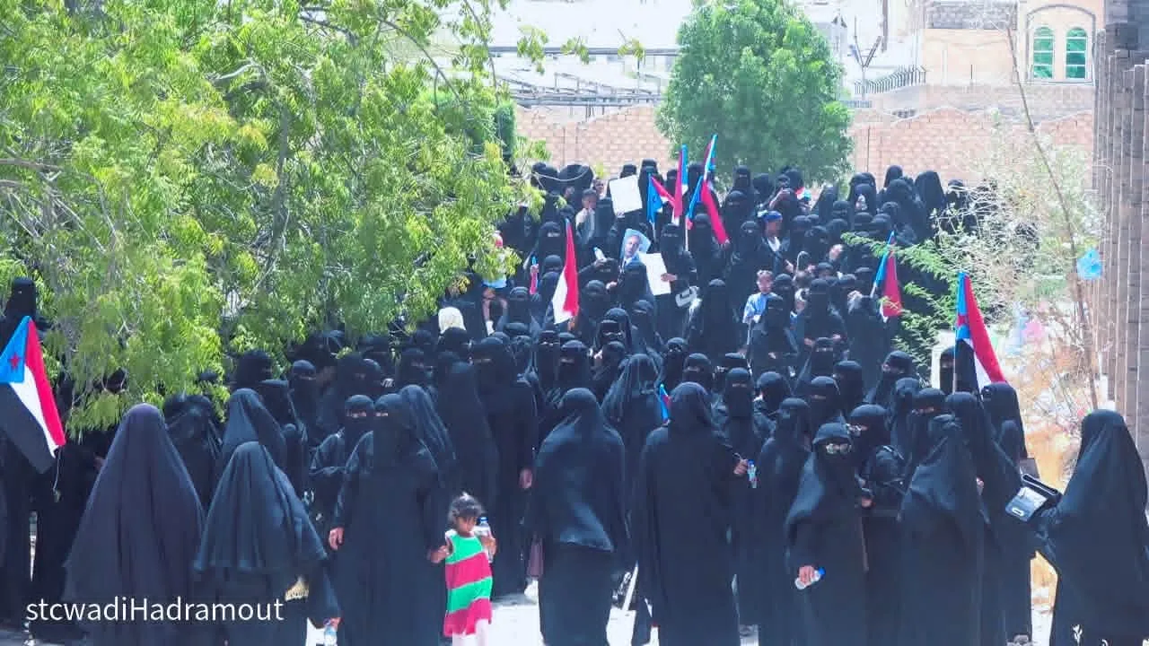 برعاية الرئيس القائد عيدروس الزُبيدي.. الهيئة التنفيذية المساعدة بوادي وصحراء حضرموت تنظم فعالية جماهيرية نسوية حاشدة لتجديد التفويض ورفض الوصاية والاحتلال