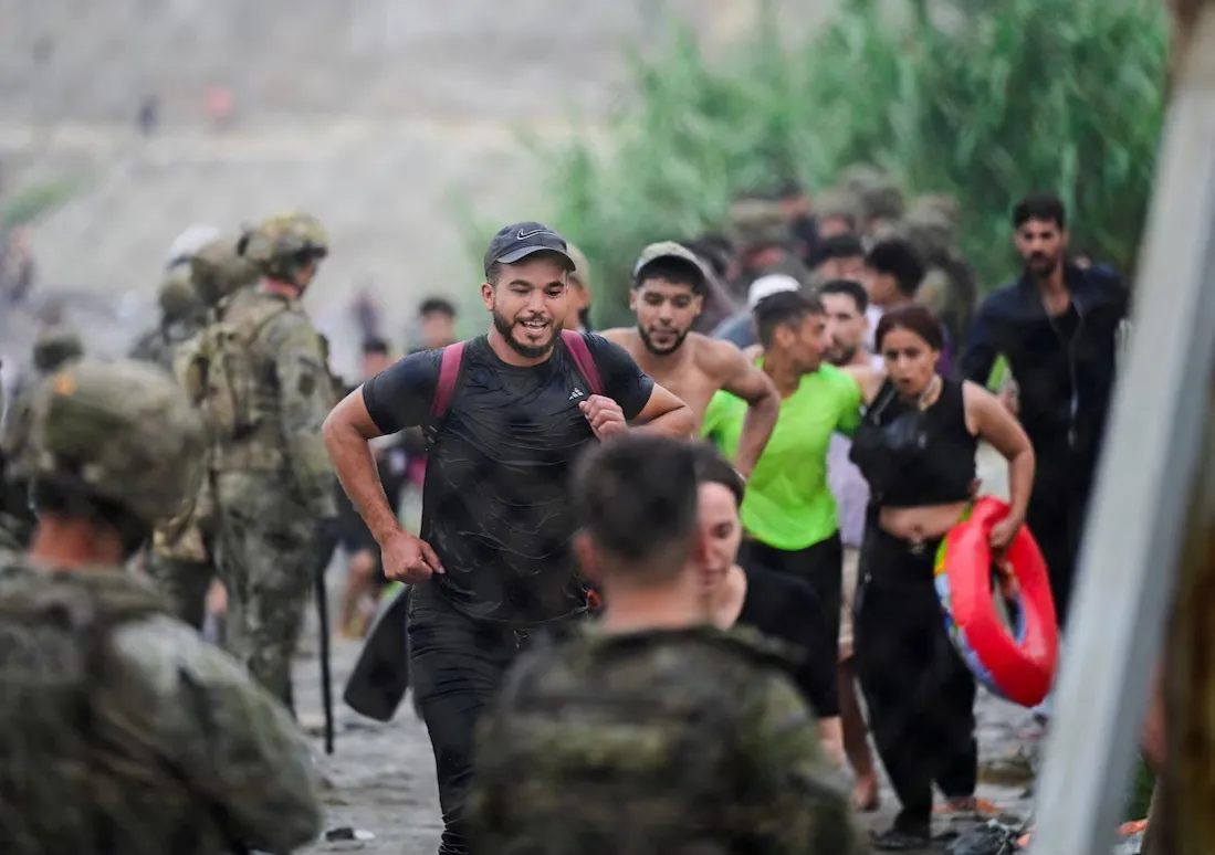مصرع 18 شخصا ونحو 49 ألف مهاجرا يعبرون في 24 ساعة!