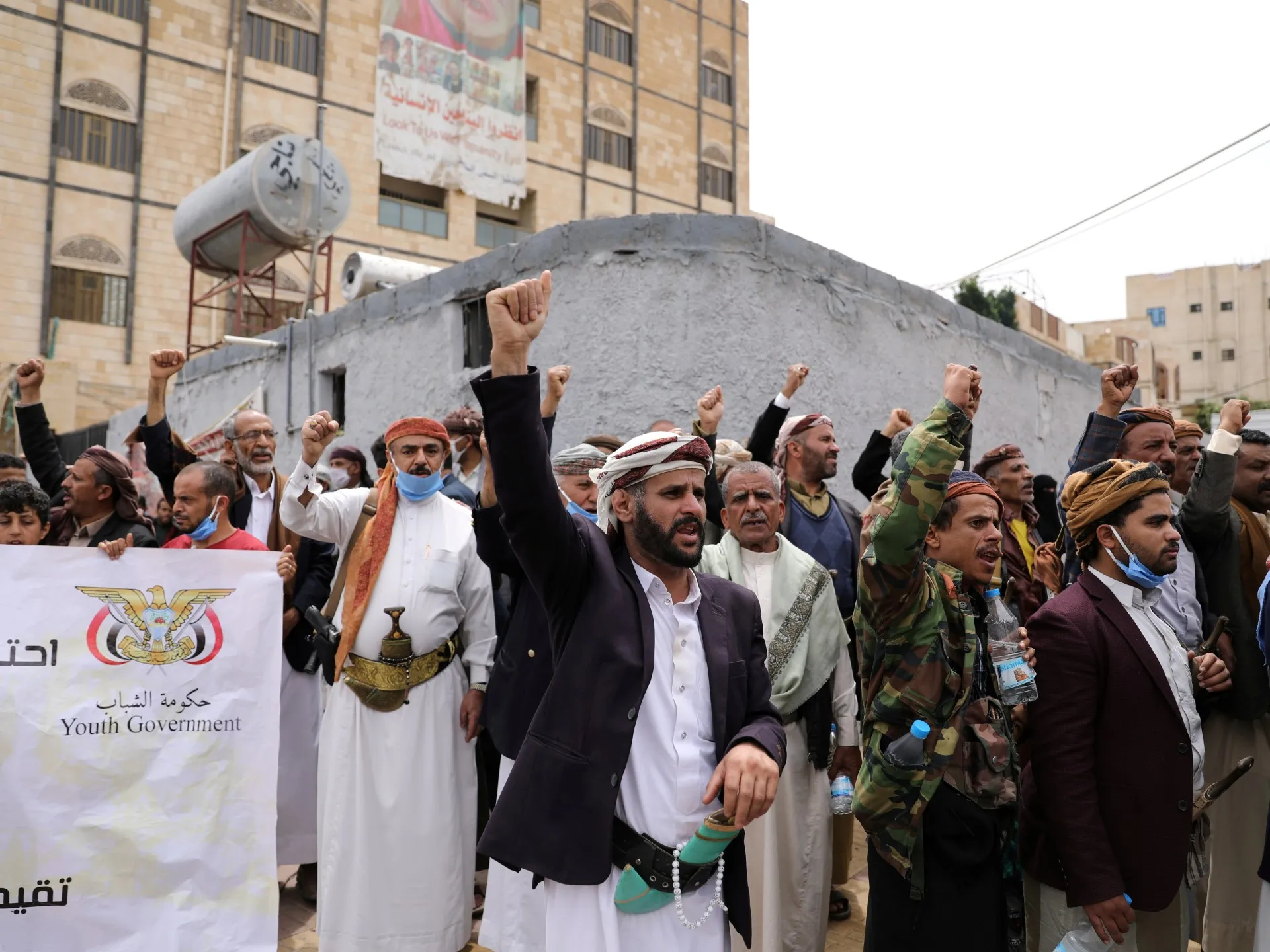 بين صمت الرياض في صنعاء وتشددها في الجنوب.. هل تبدلت أولويات المواجهة؟