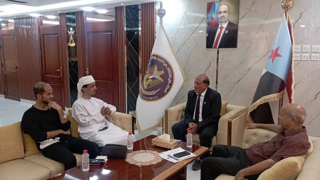 هرهرة يستقبل الناشط الإعلامي محمد سالم بافاضل ويطمئن على حالته الصحية