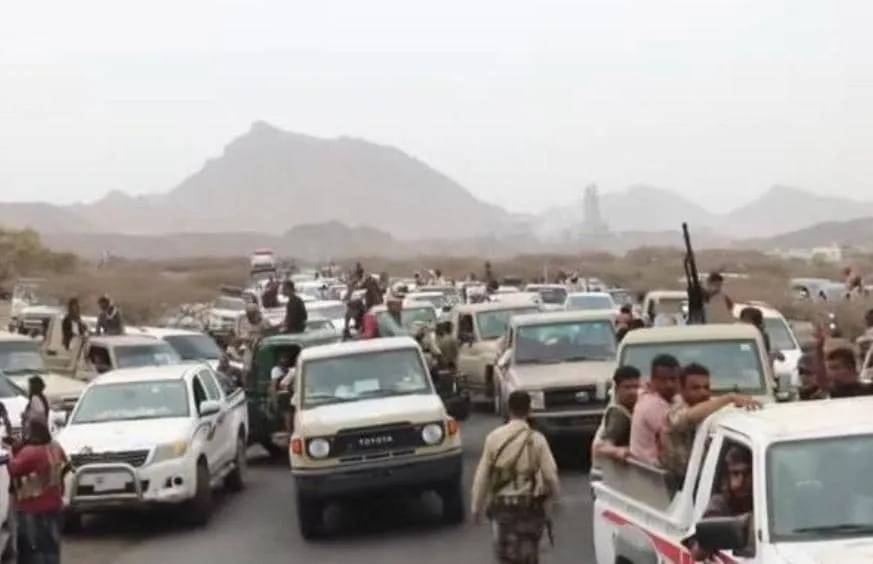 قبائل ردفان تتجه إلى العند لتوحيد الموقف الرافض لإدراج مدانين بالاغتيالات في صفقة تبادل الأسرى