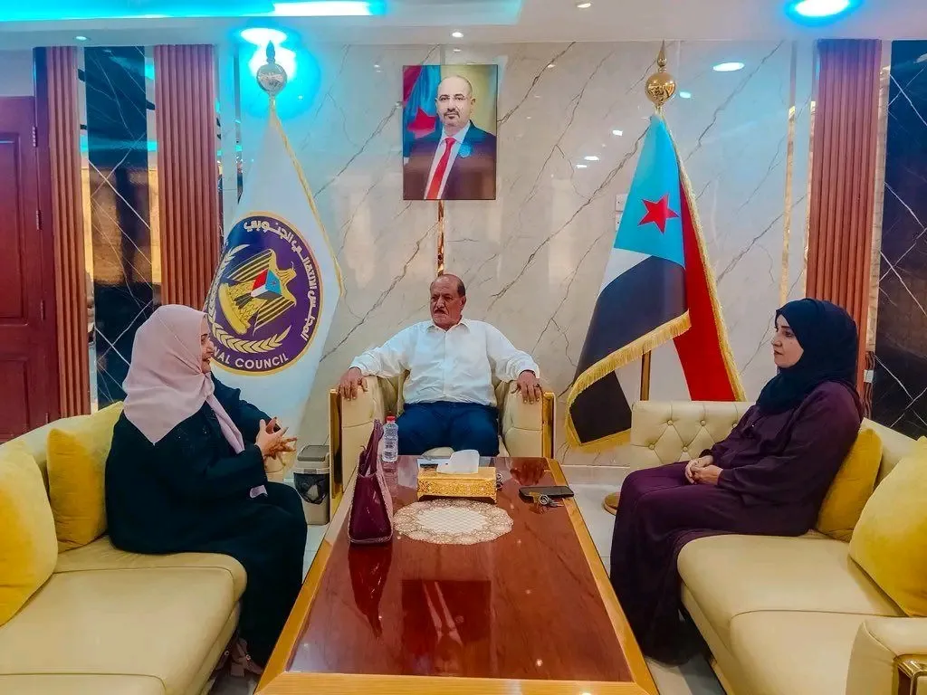 هرهرة يلتقي التربوية العدنية القديرة إلهام أمان ويؤكد دعم المجلس لتمكين المرأة الجنوبية