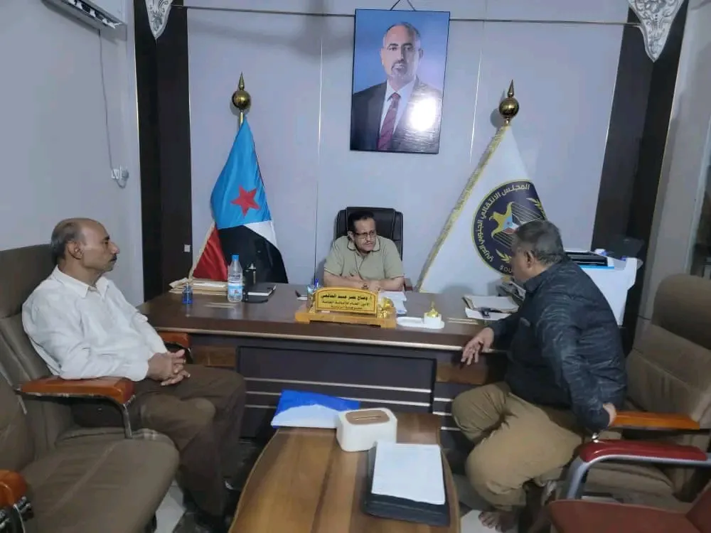 الأمين العام يطلع على الإجراءات القانونية الخاصة بقضية المناضل معين المقرحي ومعتقلي تظاهرة معاشيق السلمية