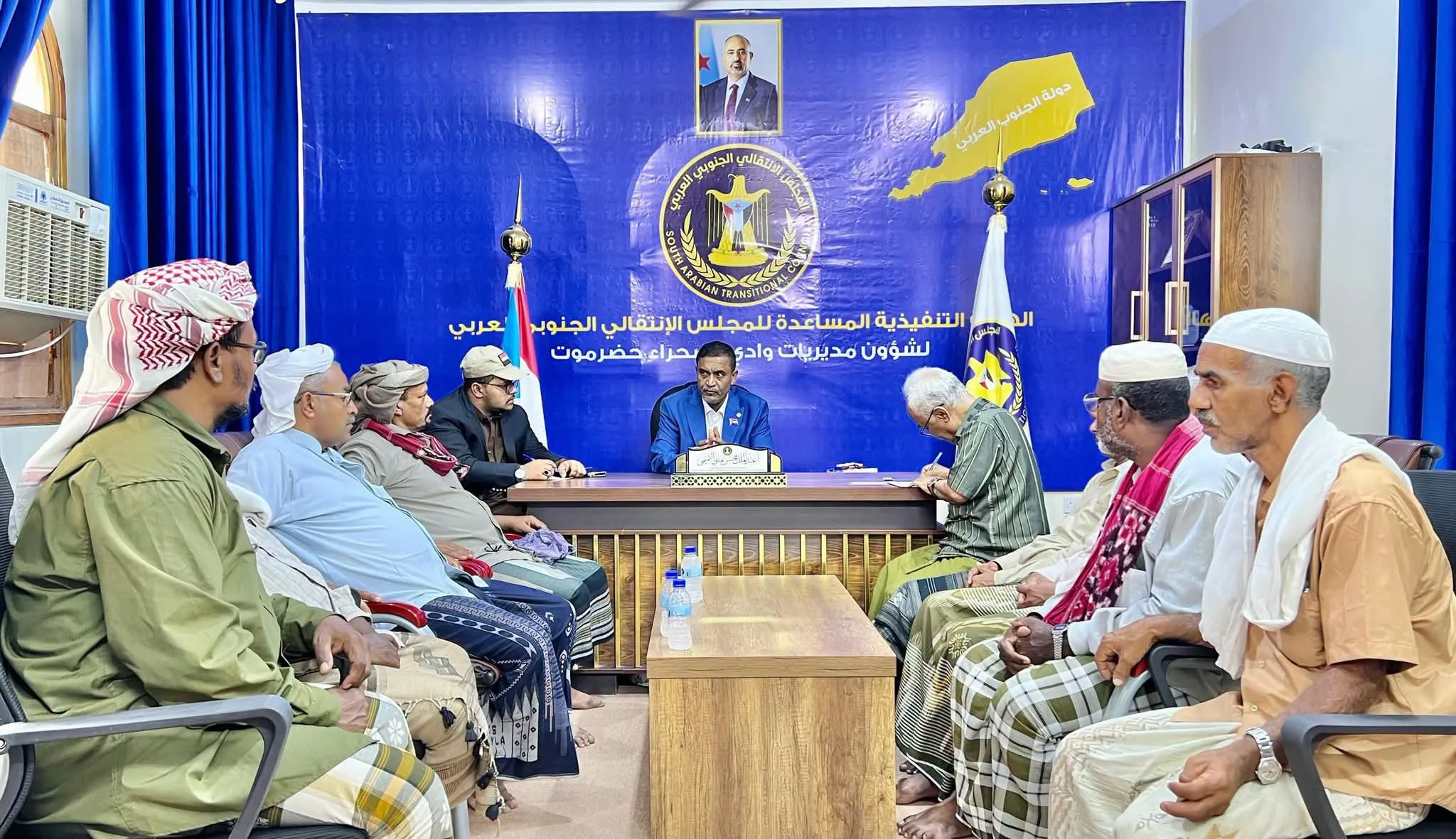 التميمي يلتقي لجنة الألعاب الشعبية بحافة السوق بتريم ويؤكد دعم الحويف والموروث الشعبي الحضرمي