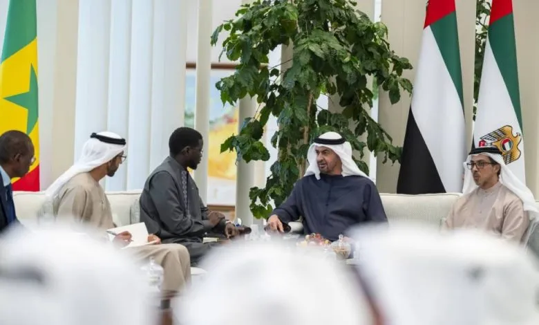 محمد بن زايد ورئيس السنغال يبحثان تعزيز علاقات التعاون بين البلدين
