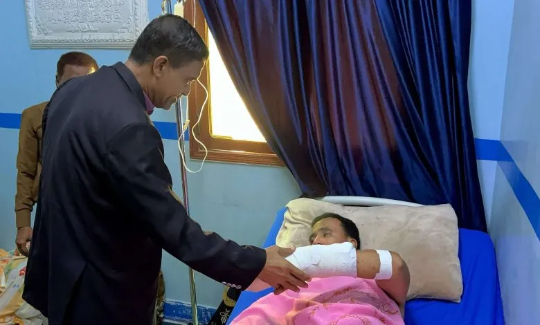 التميمي يطمئن على صحة أحد ضباط القوات المسلحة الجنوبية