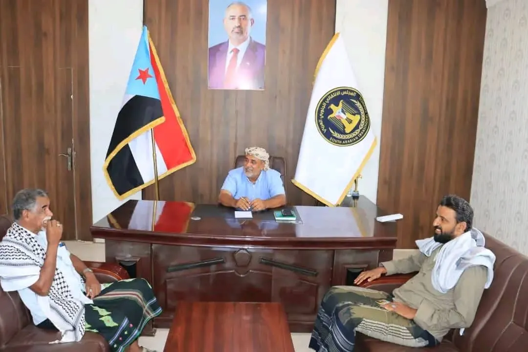 جدد إدانة المجلس للاعتداء على المتظاهرين.. اليهري يطمئن على صحة الشاعر سعيد بن ملكاش العوبثاني