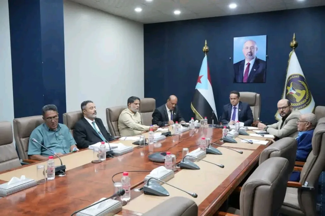 الحالمي بعقد اجتماعًا برؤساء الهيئات التنفيذية بالمحافظات لمناقشة تطورات المشهد الأمني والعسكري في الجنوب