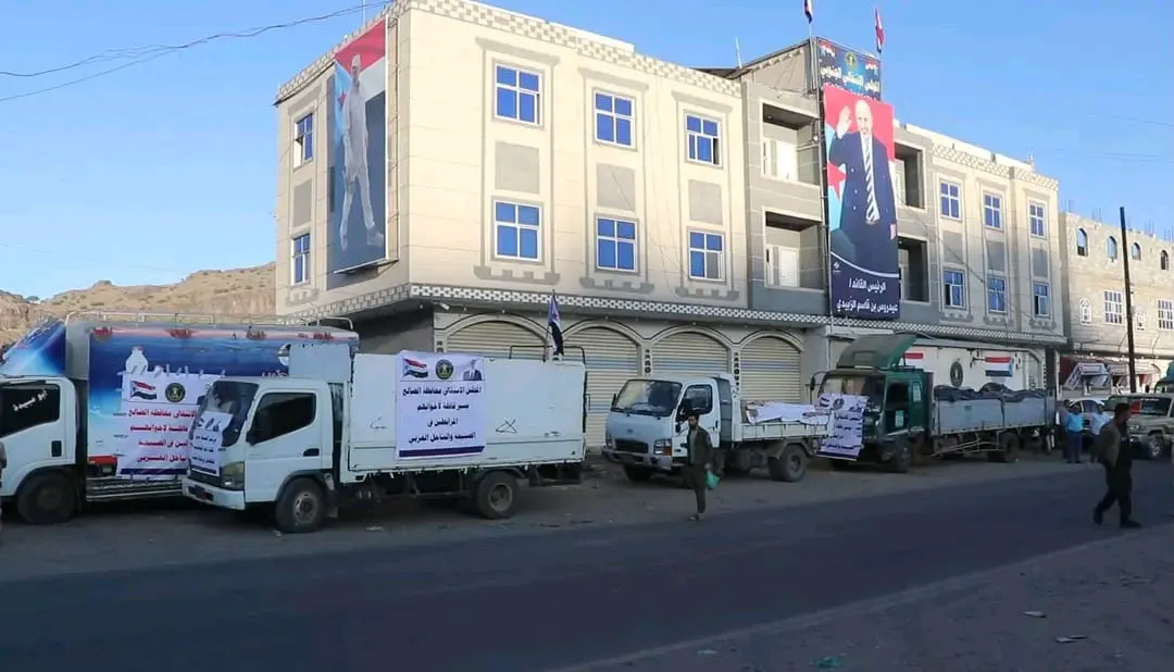 بتوجيهات الرئيس القائد عيدروس الزُبيدي.. أبناء الضالع يسيّرون قافلة غذائية إلى جبهات الصبيحة وباب المندب