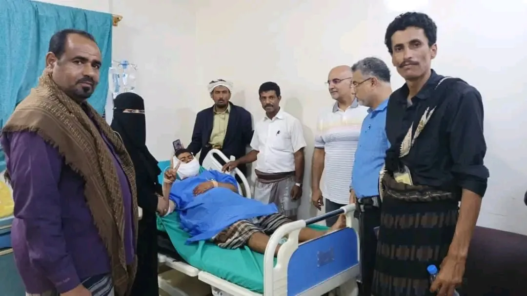 قيادات من الانتقالي يزورون جرحى الهجوم الحوثي على مركز التدريب الأمني بشبوة في مستشفيات المكلا