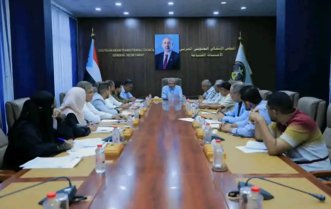 الأمانة العامة تشيد بالاستجابة الشعبية لدعوة الرئيس الزُبيدي للتعبئة العامة وتشدد على حماية الجنوب وتعزيز حضوره السياسي